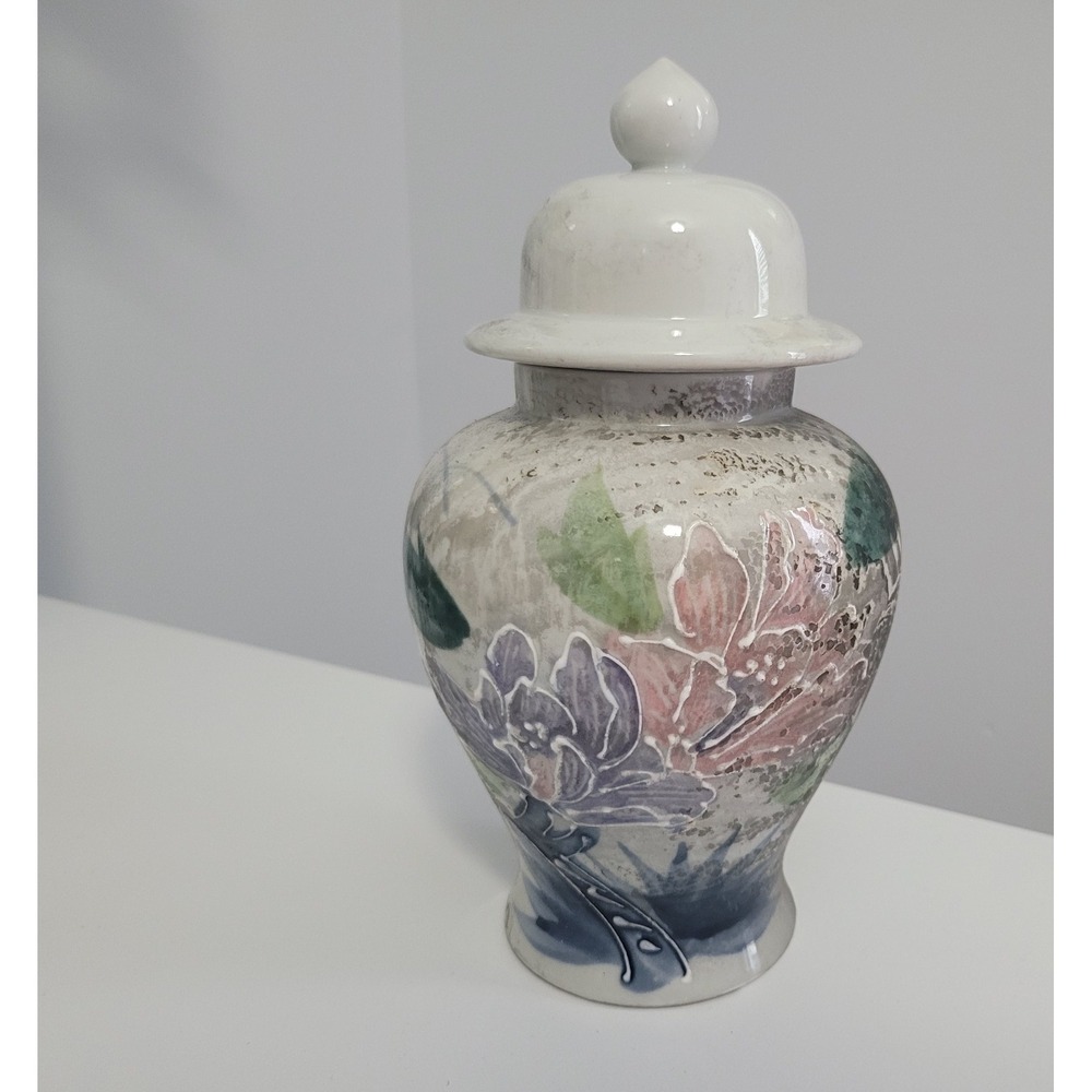 Floral Dynasty Porcelain Temple Jar 8 in Multicolor Excellent Floral Chinoiserie